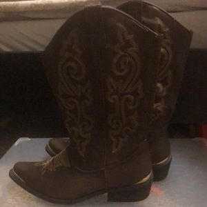 Cowboy boots wide width